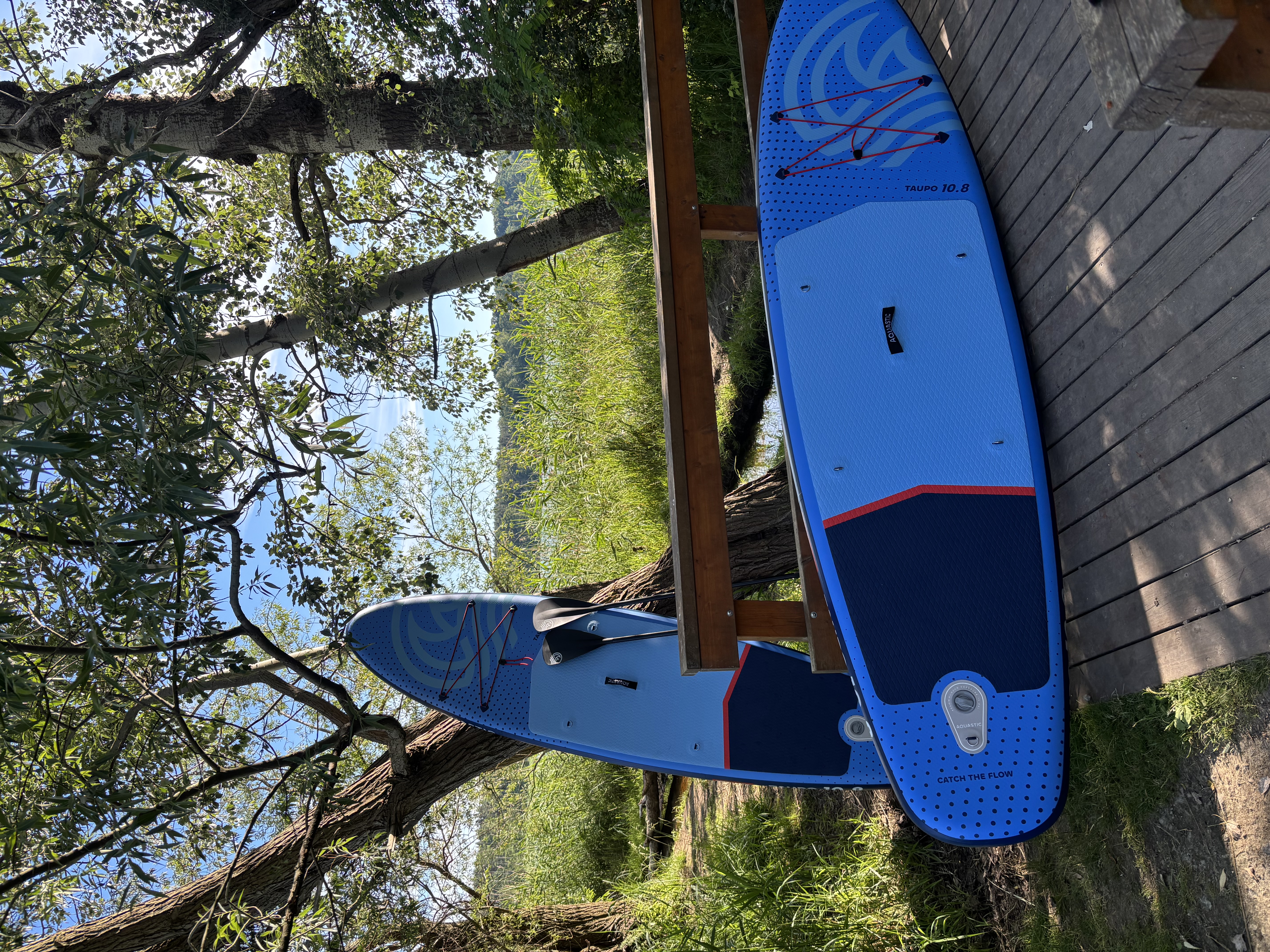 Deski SUP Aquastic Taupo 10'8" Allround przy jeziorze